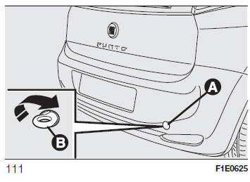 Fiat Punto. EINHAKEN DES ABSCHLEPPRINGS