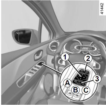 Renault Clio. Rückspiegel